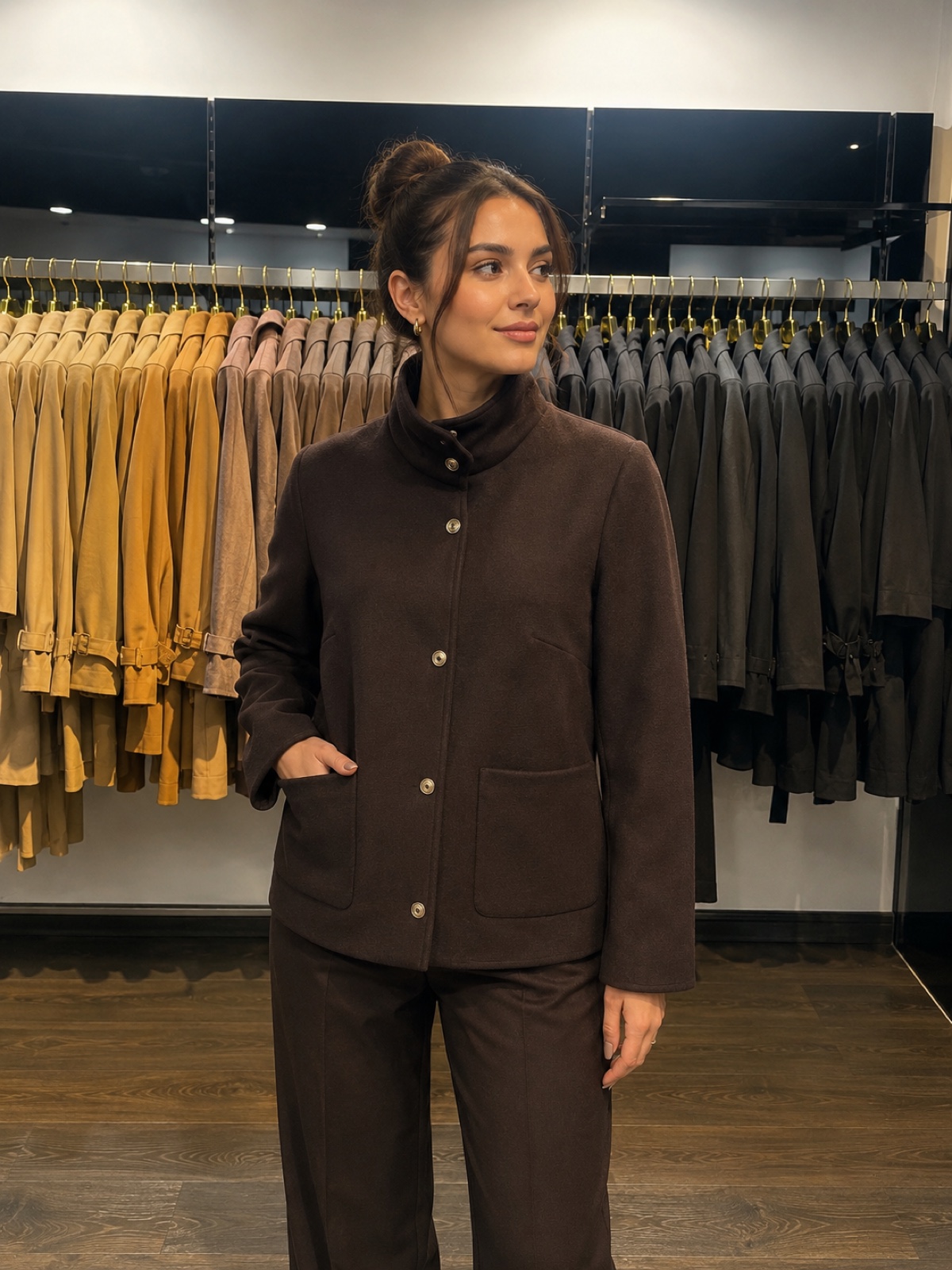 Chaqueta corta con bolsillos de parche